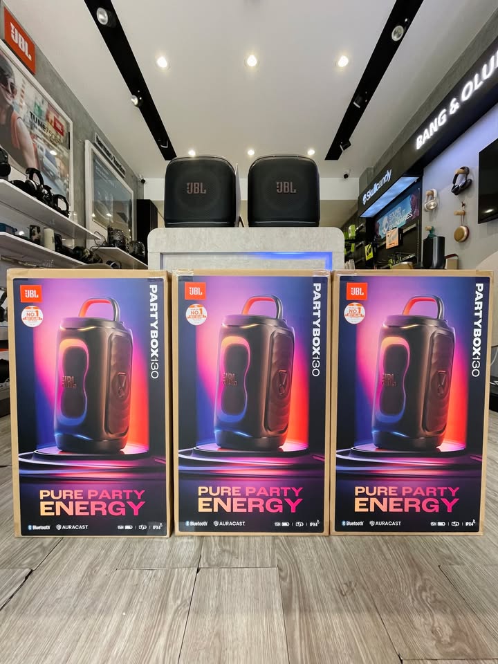 ???? [HOT NEW ARRIVAL] JBL PARTYBOX 130: BÙNG NỔ CÔNG SUẤT 200W – ĐỈNH CAO PARTY DI ĐỘNG ĐÃ SẴN HÀNG TẠI CELLO! ???? Mới đập hộp rực rỡ tại Showroom Cello! Kế nhiệm thành công rực rỡ của dòng Partybox Club 120, gã khổng lồ JBL vừa chính thức tung ra JBL Partybox 130 – "vũ khí tiệc tùng" thế hệ mới với công suất nâng cấp lên đến 200W RMS bạo liệt! ✨ Tại sao JBL Partybox 130 là siêu phẩm đáng sở hữu nhất thời điểm hiện tại? ???? Công suất 200W RMS + AI Sound Boost: Thuật toán AI phân tích tín hiệu theo thời gian thực giúp dải bass đánh sâu thẳm, lực nảy chắc nịch mà tuyệt đối không bị rè hay méo tiếng kể cả khi bật max volume. ???? Thời lượng pin 15 giờ & Hỗ trợ pin rời (Hot-swap): Thoải mái quẩy xuyên đêm. Tính năng sạc nhanh 10 phút dùng 80 phút, kết hợp thiết kế khay pin tháo rời linh hoạt giúp cuộc vui kéo dài không giới hạn. ???? Hệ thống đèn LED Lightshow vô cực: Viền đèn LED rực rỡ bao trọn củ loa cùng hiệu ứng strobe nhấp nháy đồng bộ chuẩn xác theo từng nhịp beat. ???? Bluetooth 6.0 & Kết nối Auracast™: Truyền tải dữ liệu mượt mà, dễ dàng kết nối không dây hàng trăm loa JBL hỗ trợ Auracast để mở rộng quy mô tiệc. ???? Kết nối đa dạng: Trang bị cổng Optical nối TV, cổng USB-C hỗ trợ phát nhạc Lossless, cùng 2 cổng Mic & Guitar (tương thích mượt mà với dòng micro JBL EasySing). ???? Sản phẩm chính hãng PGI phân phối 100%, sẵn kho fullbox tại Cello! ???? ƯU ĐÃI MỞ BÁN ĐẶC BIỆT (23/07/2026 – 06/09/2026): ???? Giá niêm yết: 12.900.000 VNĐ ????️ Đặc quyền PGI Care: Tặng thêm +3 THÁNG BẢO HÀNH chính hãng khi mua trong thời gian khuyến mãi. ⚡ Hàng sẵn kho – Giao hàng nhanh toàn quốc. ???? Anh/chị nào ở TP HCM muốn trải nghiệm sản phẩm? ???? Liên hệ ngay Shop Cello để được tư vấn và giao tận nơi! ???? Inbox ngay cho Cello để được tư vấn thêm các sản phẩm nhé! ------------------------------- ©️Cello Technology ???? 13 Nguyễn Văn Tráng, Phường Bến Thành, Quận 1, TP.HCM ???? 0888054168 ???? www.cello.vn ???? support@cello.vn bình luận để Cello tư vấn chi tiết và báo giá ưu đãi nhất cho bạn #JBL #JBLPartybox130 #Partybox130 #JBLVietnam #CelloAudio #LoaDiDong #LoaKaraoke #AISoundBoost #Auracast #PGIChinhHang