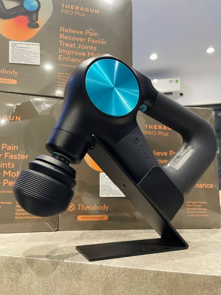 ???? HÀNG HOT LẠI CẬP BẾN: THERAGUN PRO PLUS ĐÃ SẴN SÀNG TẠI SHOP! ????⚡ Sau chuỗi ngày "cháy hàng" liên tục, siêu phẩm súng massage phục hồi đỉnh cao nhất nhà Therabody — Theragun PRO Plus — đã chính thức cập bến thêm đợt mới để phục vụ anh em thể thao và người yêu sức khỏe. ????️‍♂️✨ Được mệnh danh là "vũ khí phục hồi đa năng 6-trong-1", PRO Plus tích hợp toàn bộ công nghệ chăm sóc cơ bắp tối tân nhất hiện nay: ???? Liệu pháp gõ sâu 16mm: Tác động sâu vào từng thớ cơ, giải phóng căng cứng tức thì và tăng tốc độ hồi phục sau tập luyện. ???? Liệu pháp ánh sáng đỏ (Near-Infrared LED): Hỗ trợ lưu thông máu, kích thích tái tạo tế bào và phục hồi khớp, mô sâu. ♨️ Liệu pháp nhiệt & rung thư giãn: Giúp giãn cơ nhanh chóng trước bài tập hoặc sau một ngày làm việc mệt mỏi. ???? Hỗ trợ làm lạnh (Cold Therapy): Giảm viêm, giảm đau nhức cơ bắp hiệu quả (khi kết hợp phụ kiện chuyên dụng). ???? Cảm biến nhịp tim sinh trắc học: Theo dõi chỉ số cơ thể trực tiếp trên thiết bị để điều chỉnh cường độ phù hợp nhất. ???? Màn hình LCD & App Therabody: Dễ dàng chọn các bài hướng dẫn cá nhân hóa theo từng nhóm cơ. ???? Hàng chính hãng fullbox, bảo hành đầy đủ. ???? Ship hỏa tốc tận tay nội thành. ???? Inbox shop ngay để nhận giá ưu đãi và tư vấn trực tiếp nhé! ⚡ Hàng sẵn – Giao hàng nhanh toàn quốc. ???? Anh/chị nào ở TP HCM muốn trải nghiệm sản phẩm? ???? Liên hệ ngay Shop Cello để được tư vấn và giao tận nơi! ???? Inbox ngay cho Cello để được tư vấn thêm các sản phẩm nhé! ------------------------------- ©️Cello Technology ???? 13 Nguyễn Văn Tráng, Phường Bến Thành, Quận 1, TP.HCM ???? 0888054168 ???? www.cello.vn ???? support@cello.vn bình luận để Cello tư vấn chi tiết và báo giá ưu đãi nhất cho bạn #Therabody #TheragunPROPlus #Theragun #Recovery #PhucHoiCoBap #GiamDauMoi #ChinhHang #HangVe