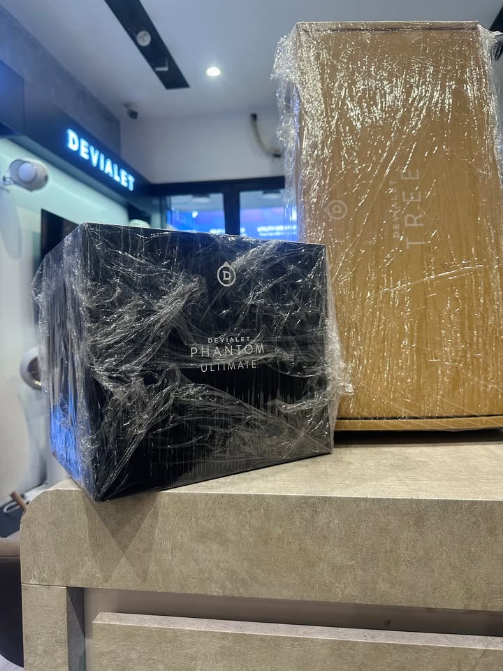 ✨ ĐẲNG CẤP ÂM THANH KHÔNG BIÊN GIỚI – BÀN GIAO DEVIALET PHANTOM ULTIMATE 98dB CHO VỊ KHÁCH QUỐC TẾ ✨ Âm nhạc tuyệt vời là ngôn ngữ chung không có rào cản! Vừa qua, đội ngũ kỹ thuật của Cello đã hoàn tất buổi bàn giao và lắp đặt siêu phẩm Devialet Phantom Ultimate 98dB ngay tại không gian sống của một vị khách hàng nước ngoài đầy tinh tế. ???? TẠI SAO DEVIALET PHANTOM ULTIMATE LẠI "CHINH PHỤC" NHỮNG TAI NGHE KHÓ TÍNH NHẤT? ???? Thiết kế biểu tượng: Đường nét sang trọng, hiện đại như một tác phẩm nghệ thuật vị lai, tôn lên sự đẳng cấp cho mọi không gian nội thất. ???? Chất âm hoàn hảo: Mặc dù sở hữu kích thước gọn gàng, Phantom Ultimate 98dB mang lại dải trầm sâu lắng, âm trung trong trẻo cùng độ chi tiết đến kinh ngạc – đúng chuẩn chất âm xa xỉ từ Pháp. ⚡ Công nghệ đỉnh cao: Khả năng kiểm soát méo tiếng tuyệt đối, mang lại trải nghiệm âm thanh trung thực đến từng nốt nhạc dù ở bất kỳ mức độ âm lượng nào. Sự hài lòng và nụ cười rạng rỡ của anh khách khi những giai điệu đầu tiên cất lên chính là phần thưởng vô giá đối với Cello! ???? DỊCH VỤ BÀN GIAO TẬN NƠI TẠI CELLO: ???? Giao hàng tận tay, đóng gói cẩn thận cẩn trọng từng chi tiết. ????️ Đội ngũ kỹ thuật viên am hiểu sản phẩm, hỗ trợ setup chuẩn âm học không gian. ???? Hỗ trợ tư vấn và hướng dẫn sử dụng chuyên nghiệp (tiếng Việt & tiếng Anh). ????️ Cam kết sản phẩm chính hãng 100%, bảo hành chuẩn đại lý. Cảm ơn anh đã tin tưởng chọn Cello làm nơi gửi gắm niềm đam mê âm thanh đỉnh cao! ???? Inbox ngay cho page để được tư vấn trải nghiệm và nhận ưu đãi giao hàng - lắp đặt tận nơi nhé! ⚡ Hàng sẵn – Giao hàng nhanh toàn quốc. ???? Anh/chị nào ở TP HCM muốn trải nghiệm sản phẩm? ???? Liên hệ ngay Shop Cello để được tư vấn và giao tận nơi! ???? Inbox ngay cho Cello để được tư vấn thêm các sản phẩm nhé! ------------------------------- ©️Cello Technology ???? 13 Nguyễn Văn Tráng, Phường Bến Thành, Quận 1, TP.HCM ???? 0888054168 ???? www.cello.vn ???? support@cello.vn bình luận để Cello tư vấn chi tiết và báo giá ưu đãi nhất cho bạn #Cello #Devialet #DevialetPhantomUltimate #PhantomUltimate98dB #HighEndAudio #BanGiaoThietBi #LoaCaoCap #ThietBiAmThanh