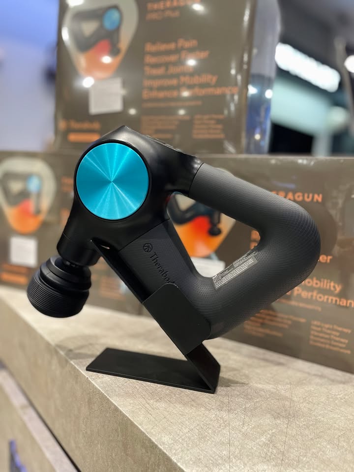 ???? HÀNG HOT LẠI CẬP BẾN: THERAGUN PRO PLUS ĐÃ SẴN SÀNG TẠI SHOP! ????⚡ Sau chuỗi ngày "cháy hàng" liên tục, siêu phẩm súng massage phục hồi đỉnh cao nhất nhà Therabody — Theragun PRO Plus — đã chính thức cập bến thêm đợt mới để phục vụ anh em thể thao và người yêu sức khỏe. ????️‍♂️✨ Được mệnh danh là "vũ khí phục hồi đa năng 6-trong-1", PRO Plus tích hợp toàn bộ công nghệ chăm sóc cơ bắp tối tân nhất hiện nay: ???? Liệu pháp gõ sâu 16mm: Tác động sâu vào từng thớ cơ, giải phóng căng cứng tức thì và tăng tốc độ hồi phục sau tập luyện. ???? Liệu pháp ánh sáng đỏ (Near-Infrared LED): Hỗ trợ lưu thông máu, kích thích tái tạo tế bào và phục hồi khớp, mô sâu. ♨️ Liệu pháp nhiệt & rung thư giãn: Giúp giãn cơ nhanh chóng trước bài tập hoặc sau một ngày làm việc mệt mỏi. ???? Hỗ trợ làm lạnh (Cold Therapy): Giảm viêm, giảm đau nhức cơ bắp hiệu quả (khi kết hợp phụ kiện chuyên dụng). ???? Cảm biến nhịp tim sinh trắc học: Theo dõi chỉ số cơ thể trực tiếp trên thiết bị để điều chỉnh cường độ phù hợp nhất. ???? Màn hình LCD & App Therabody: Dễ dàng chọn các bài hướng dẫn cá nhân hóa theo từng nhóm cơ. ???? Hàng chính hãng fullbox, bảo hành đầy đủ. ???? Ship hỏa tốc tận tay nội thành. ???? Inbox shop ngay để nhận giá ưu đãi và tư vấn trực tiếp nhé! ⚡ Hàng sẵn – Giao hàng nhanh toàn quốc. ???? Anh/chị nào ở TP HCM muốn trải nghiệm sản phẩm? ???? Liên hệ ngay Shop Cello để được tư vấn và giao tận nơi! ???? Inbox ngay cho Cello để được tư vấn thêm các sản phẩm nhé! ------------------------------- ©️Cello Technology ???? 13 Nguyễn Văn Tráng, Phường Bến Thành, Quận 1, TP.HCM ???? 0888054168 ???? www.cello.vn ???? support@cello.vn bình luận để Cello tư vấn chi tiết và báo giá ưu đãi nhất cho bạn #Therabody #TheragunPROPlus #Theragun #Recovery #PhucHoiCoBap #GiamDauMoi #ChinhHang #HangVe