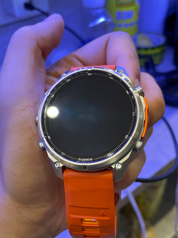 CHỐT ĐƠN SIÊU PHẨM MỚI NHẤT: BÀN GIAO GARMIN FĒNIX 9 PRO VỀ TAY CHỊ KHÁCH ĐẲNG CẤP! ⌚✨????️ Vừa cập bến Cello chưa được bao lâu, thế hệ flagship thể thao ngoài trời mới nhất Garmin Fēnix 9 Pro đã nhanh chóng tìm được chủ nhân xứng tầm! Chiều nay, Cello vô cùng vinh dự được đón tiếp và hoàn tất bàn giao chiếc Fēnix 9 Pro phiên bản cao cấp cho một chị khách cực kỳ năng động và có gu. Chị chia sẻ bản thân rất đam mê các hoạt động rèn luyện thể chất, từ chạy bộ, trekking cho đến các buổi tập gym hằng ngày. Cần một chiếc smartwatch vừa bền bỉ, tính năng theo dõi sức khỏe và định vị chuẩn xác hàng đầu, lại vừa phải tinh tế, sang trọng khi phối đồ đi làm hay gặp gỡ bạn bè, chị đã "chấm" ngay dòng Fēnix 9 Pro mới nhất mà không cần đắn đo nhiều! ???? NHỮNG NÂNG CẤP ĐÁNG GIÁ KHIẾN CHỊ KHÁCH QUYẾT ĐỊNH CHỐT NGAY FĒNIX 9 PRO: Thiết kế cao cấp, vừa vặn hoàn hảo: Viền hoàn thiện tinh xảo, bền bỉ chuẩn quân đội nhưng khi lên tay lại vô cùng gọn gàng, toát lên phong thái mạnh mẽ, hiện đại. Màn hình hiển thị sắc nét: Dễ dàng quan sát mọi thông số dưới ánh nắng gắt khi chạy bộ hay tập luyện ngoài trời. Cảm biến sức khỏe chuyên sâu: Đo nhịp tim chuẩn xác, chấm điểm giấc ngủ, đo mức độ stress, nồng độ oxy trong máu và mức năng lượng cơ thể (Body Battery) 24/7. Hỗ trợ thể thao toàn diện: Tích hợp đa dạng bài tập, định vị đa băng tần Multi-Band GNSS bắt sóng nhanh nhạy cùng bản đồ trực quan. Thời lượng pin cực khủng: Thoải mái sử dụng nhiều ngày liền, không lo ngắt quãng nhịp sống bận rộn. ???? Máy nguyên seal chính hãng 100%, được đội ngũ Cello hỗ trợ kích hoạt bảo hành điện tử, dán bảo vệ màn hình và kết nối đồng bộ dữ liệu ứng dụng Garmin Connect từ A-Z tận tay cho chị. ???? Cello xin gửi lời cảm ơn chân thành đến chị đã luôn tin tưởng và lựa chọn Cello là nơi nâng cấp thiết bị công nghệ thể thao! Chúc chị luôn tràn đầy năng lượng, giữ vững phong độ và đạt thêm nhiều cột mốc rèn luyện mới cùng Garmin Fēnix 9 Pro. ???? Anh chị em đang muốn là những người tiếp theo trên tay và trải nghiệm siêu phẩm Garmin Fēnix 9 / Pro mới nhất, nhanh tay inbox ngay cho Cello để nhận tư vấn size, phối màu và ưu đãi tốt nhất nhé! CELLO - THIẾT BỊ CÔNG NGHỆ & ÂM THANH CHÍNH HÃNG ???? Liên hệ ngay Shop Cello để được tư vấn và giao tận nơi! ???? Inbox ngay cho Cello để được tư vấn thêm các sản phẩm nhé! ------------------------------- ©️Cello Technology ???? 13 Nguyễn Văn Tráng, Phường Bến Thành, Quận 1, TP.HCM ???? 0888054168 ???? www.cello.vn ???? support@cello.vn bình luận để Cello tư vấn chi tiết và báo giá ưu đãi nhất cho bạn ???? Trải nghiệm trực tiếp tại showroom Cello #Cello #Garmin #GarminFenix9Pro #Fenix9Pro #GarminVietnam #Smartwatch #SportWatch #ChotDon #BanGiaoTanTay