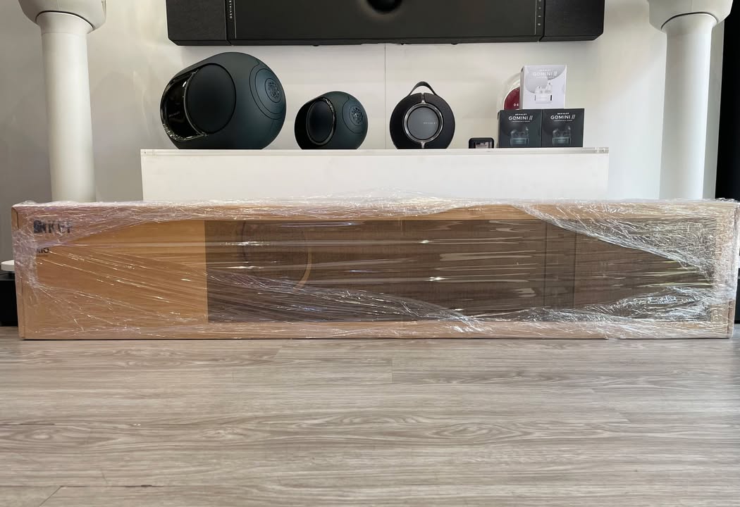 BÀN GIAO TUYỆT TÁC ÂM THANH KEF XIO TẬN TAY ANH KHÁCH TẠI BÌNH THẠNH! ???????????? Chiều nay, đội ngũ kỹ thuật Cello vừa hoàn tất chuyến bàn giao và lắp đặt tận nơi siêu phẩm loa không dây cao cấp KEF XIO cho một anh khách cực kỳ sành âm thanh tại quận Bình Thạnh! Đang tìm kiếm một giải pháp nghe nhạc tinh gọn, hiện đại cho phòng khách căn hộ nhưng vẫn phải đáp ứng tiêu chuẩn khắt khe về độ chi tiết và trường âm rộng mở, anh đã chấm ngay KEF XIO. Và không làm anh thất vọng, ngay khi những nốt nhạc đầu tiên được cất lên sau khi hoàn tất cân chỉnh, cả không gian dường như bừng sáng với chất âm đặc trưng không lẫn vào đâu được của thương hiệu âm thanh Anh Quốc. ???? ĐIỀU GÌ KHIẾN KEF XIO CHINH PHỤC CÁC TÍN ĐỒ HI-FI? Công nghệ củ loa Uni-Q danh tiếng: Tái tạo âm thanh đồng trục chính xác, phân tán đều khắp phòng, mang lại "điểm ngọt" (sweet spot) cực rộng dù ngồi ở bất kỳ vị trí nào. Thiết kế tối giản, đậm chất Bắc Âu: Từng đường cong và bề mặt hoàn thiện cao cấp, hài hòa tuyệt đối với nội thất hiện đại và nâng tầm thẩm mỹ không gian sống. Kết nối toàn diện & Stream nhạc đỉnh cao: Hỗ trợ đầy đủ AirPlay, Chromecast, Spotify Connect, Tidal,... phát nhạc không dây độ phân giải cao mượt mà chỉ với một chạm. Chất âm cân bằng, tự nhiên: Dải trung trong trẻo, vocal rõ nét, dải cao tơi nhuyễn và âm trầm được kiểm soát chặt chẽ, tròn trịa. ???? Sản phẩm nguyên seal chính hãng 100%, được kỹ thuật viên Cello hỗ trợ lắp đặt, đi dây gọn gàng, tối ưu vị trí đặt loa theo âm học phòng và hướng dẫn sử dụng chi tiết trên app điều khiển. ???? Cello xin gửi lời cảm ơn chân thành đến anh khách Bình Thạnh đã tin tưởng dịch vụ tư vấn và giao hàng tận nhà của Cello! Chúc anh có những phút giây thư giãn trọn vẹn và thăng hoa cùng âm nhạc mỗi ngày. ???? Quý khách hàng đang tìm kiếm hệ thống âm thanh hi-fi chuẩn mực cho căn hộ, nhà phố hay phòng làm việc, đừng ngần ngại inbox ngay cho Cello để được tư vấn phối ghép và nhận chính sách hỗ trợ lắp đặt tận nơi chu đáo nhất! ???? Liên hệ ngay Shop Cello để được tư vấn và giao tận nơi! ???? Inbox ngay cho Cello để được tư vấn thêm các sản phẩm nhé! ------------------------------- ©️Cello Technology ???? 13 Nguyễn Văn Tráng, Phường Bến Thành, Quận 1, TP.HCM ???? 0888054168 ???? www.cello.vn ???? support@cello.vn bình luận để Cello tư vấn chi tiết và báo giá ưu đãi nhất cho bạn ???? Trải nghiệm trực tiếp tại showroom Cello #Cello #KEF #KEFXIO #HiFiAudio #WirelessSpeaker #BanGiaoTanNoi #BinhThanh #AmThanhDinhCao #LifestyleAudio