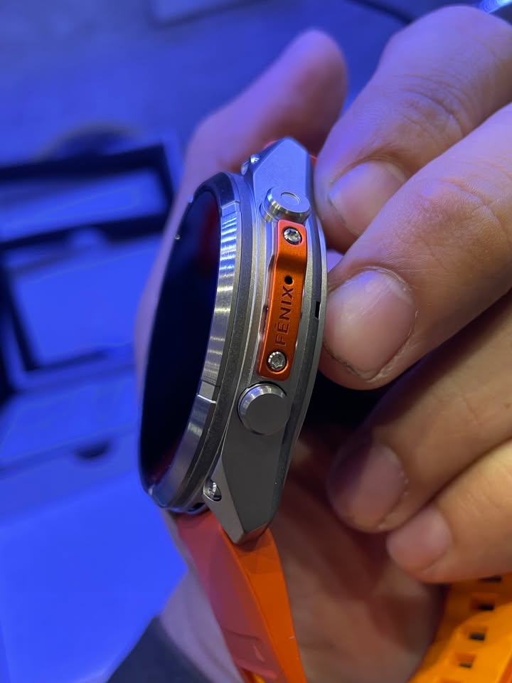 CHỐT ĐƠN SIÊU PHẨM MỚI NHẤT: BÀN GIAO GARMIN FĒNIX 9 PRO VỀ TAY CHỊ KHÁCH ĐẲNG CẤP! ⌚✨????️ Vừa cập bến Cello chưa được bao lâu, thế hệ flagship thể thao ngoài trời mới nhất Garmin Fēnix 9 Pro đã nhanh chóng tìm được chủ nhân xứng tầm! Chiều nay, Cello vô cùng vinh dự được đón tiếp và hoàn tất bàn giao chiếc Fēnix 9 Pro phiên bản cao cấp cho một chị khách cực kỳ năng động và có gu. Chị chia sẻ bản thân rất đam mê các hoạt động rèn luyện thể chất, từ chạy bộ, trekking cho đến các buổi tập gym hằng ngày. Cần một chiếc smartwatch vừa bền bỉ, tính năng theo dõi sức khỏe và định vị chuẩn xác hàng đầu, lại vừa phải tinh tế, sang trọng khi phối đồ đi làm hay gặp gỡ bạn bè, chị đã "chấm" ngay dòng Fēnix 9 Pro mới nhất mà không cần đắn đo nhiều! ???? NHỮNG NÂNG CẤP ĐÁNG GIÁ KHIẾN CHỊ KHÁCH QUYẾT ĐỊNH CHỐT NGAY FĒNIX 9 PRO: Thiết kế cao cấp, vừa vặn hoàn hảo: Viền hoàn thiện tinh xảo, bền bỉ chuẩn quân đội nhưng khi lên tay lại vô cùng gọn gàng, toát lên phong thái mạnh mẽ, hiện đại. Màn hình hiển thị sắc nét: Dễ dàng quan sát mọi thông số dưới ánh nắng gắt khi chạy bộ hay tập luyện ngoài trời. Cảm biến sức khỏe chuyên sâu: Đo nhịp tim chuẩn xác, chấm điểm giấc ngủ, đo mức độ stress, nồng độ oxy trong máu và mức năng lượng cơ thể (Body Battery) 24/7. Hỗ trợ thể thao toàn diện: Tích hợp đa dạng bài tập, định vị đa băng tần Multi-Band GNSS bắt sóng nhanh nhạy cùng bản đồ trực quan. Thời lượng pin cực khủng: Thoải mái sử dụng nhiều ngày liền, không lo ngắt quãng nhịp sống bận rộn. ???? Máy nguyên seal chính hãng 100%, được đội ngũ Cello hỗ trợ kích hoạt bảo hành điện tử, dán bảo vệ màn hình và kết nối đồng bộ dữ liệu ứng dụng Garmin Connect từ A-Z tận tay cho chị. ???? Cello xin gửi lời cảm ơn chân thành đến chị đã luôn tin tưởng và lựa chọn Cello là nơi nâng cấp thiết bị công nghệ thể thao! Chúc chị luôn tràn đầy năng lượng, giữ vững phong độ và đạt thêm nhiều cột mốc rèn luyện mới cùng Garmin Fēnix 9 Pro. ???? Anh chị em đang muốn là những người tiếp theo trên tay và trải nghiệm siêu phẩm Garmin Fēnix 9 / Pro mới nhất, nhanh tay inbox ngay cho Cello để nhận tư vấn size, phối màu và ưu đãi tốt nhất nhé! CELLO - THIẾT BỊ CÔNG NGHỆ & ÂM THANH CHÍNH HÃNG ???? Liên hệ ngay Shop Cello để được tư vấn và giao tận nơi! ???? Inbox ngay cho Cello để được tư vấn thêm các sản phẩm nhé! ------------------------------- ©️Cello Technology ???? 13 Nguyễn Văn Tráng, Phường Bến Thành, Quận 1, TP.HCM ???? 0888054168 ???? www.cello.vn ???? support@cello.vn bình luận để Cello tư vấn chi tiết và báo giá ưu đãi nhất cho bạn ???? Trải nghiệm trực tiếp tại showroom Cello #Cello #Garmin #GarminFenix9Pro #Fenix9Pro #GarminVietnam #Smartwatch #SportWatch #ChotDon #BanGiaoTanTay