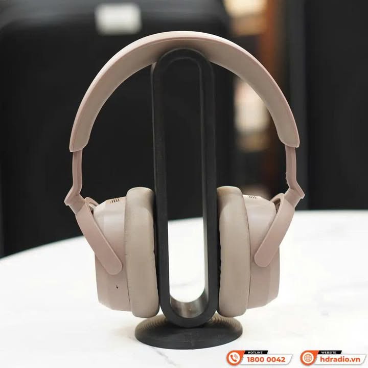 SENNHEISER ACCENTUM WIRELESS: ĐỈNH CAO CHẤT ÂM ĐỨC, PIN “TRÂU” TỚI 50 GIỜ LIÊN TỤC ????⚡ Nếu anh em đang tìm kiếm một chiếc tai nghe chống ồn over-ear vừa chuẩn chất âm audiophile đặc trưng của nhà Sennheiser, vừa thực dụng cho nhu cầu di chuyển, làm việc hàng ngày thì Sennheiser Accentum Wireless chính là câu trả lời xứng tầm nhất trong phân khúc! Điểm danh những tính năng làm nên sức hút của Accentum Wireless: Chất âm chuẩn mực Sennheiser: Trang bị củ loa độc quyền 37mm được tinh chỉnh tại Đức, mang đến dải bass sâu chắc, mid ngọt ngào tách bạch và treble trong trẻo. Dù nghe acoustic mộc mạc hay edm sôi động, Accentum vẫn tái hiện trọn vẹn từng chi tiết. Thời lượng pin “quái vật” lên tới 50 giờ: Nghe nhạc cả tuần chỉ với một lần sạc! Thậm chí khi vội, chỉ cần sạc nhanh 10 phút là đã có ngay 5 giờ sử dụng liên tục. Chống ồn chủ động lai (Hybrid ANC): Triệt tiêu tiếng ồn môi trường hiệu quả từ văn phòng, quán cà phê đến trên máy bay. Khi cần trò chuyện hoặc chú ý xung quanh, chế độ Xuyên âm (Transparency Mode) chỉ mất một chạm để kích hoạt. Đàm thoại rõ nét & Kết nối đa điểm: 2 micro beamforming chuyên dụng giúp lọc gió và thu giọng nói trong trẻo khi họp online hay gọi điện. Tính năng Bluetooth Multipoint hỗ trợ chuyển đổi mượt mà giữa laptop và điện thoại. Thiết kế công thái học tối giản: Trọng lượng siêu nhẹ cùng đệm tai bọc da êm ái, headband phân bổ lực đều giúp đeo thoải mái suốt cả ngày dài mà không gây cảm giác cấn hay mỏi tai. Sennheiser Accentum Wireless đã sẵn sàng trên kệ để anh em ghé trải nghiệm trực tiếp chất âm đỉnh cao này! ???? Ghé ngay Cello để trên tai thực tế và nhận ưu đãi tốt nhất hôm nay. ???? Nhắn tin cho tụi mình để được tư vấn chi tiết nhé! #Cello #Sennheiser #AccentumWireless #SennheiserAccentum #Headphones #AudioPhile #HiResAudio