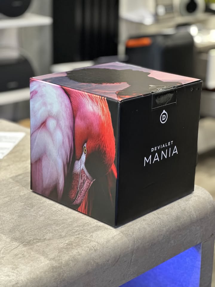 BÀN GIAO SIÊU PHẨM DI ĐỘNG DEVIALET MANIA TẬN TAY CHỊ KHÁCH TẠI BÌNH DƯƠNG! ???????????? Chiều nay, đội ngũ Cello vừa có chuyến "du ngoạn" ngắn sang Bình Dương để giao nóng chiếc loa di động hi-end Devialet Mania cho một chị khách vô cùng xinh đẹp và sành điệu! Chị chia sẻ đã mê mẩn chất âm cùng thiết kế quả cầu tương lai của Devialet từ lâu. Cần một chiếc loa nhỏ gọn, linh hoạt để dễ dàng mang từ phòng khách, phòng ngủ ra đến ban công thư giãn cuối tuần, chị đã chấm ngay em Mania này mà không cần đắn đo nhiều. Và khoảnh khắc mở hộp, đặt loa vào không gian nhà chị rồi bật bản nhạc acoustic quen thuộc... cả gian phòng lập tức ngập tràn âm thanh 360 độ sống động! Công nghệ ASC (Active Stereo Calibration) tự động quét phòng và tối ưu hóa âm trường chuẩn xác chỉ trong vài giây. Dải bass sâu, chắc gọn đặc trưng nhà Devialet dù kích thước cực kỳ nhỏ gọn. Thiết kế quai xách sang trọng, vừa là thiết bị âm thanh đỉnh cao vừa như một món đồ decor đắt giá trong không gian hiện đại. ???? Cello xin gửi lời cảm ơn chân thành đến chị khách Bình Dương vì đã tin tưởng dịch vụ giao hàng, cài đặt và hướng dẫn sử dụng tận nơi của Cello! Chúc chị có những phút giây thư giãn thật tuyệt vời cùng âm nhạc mỗi ngày. Dù bạn ở nội thành TP.HCM hay các tỉnh lân cận như Bình Dương, Đồng Nai,... Cello luôn hỗ trợ giao hàng an toàn, bàn giao chuẩn chỉnh tận tay để quý khách an tâm tuyệt đối! ???? Inbox ngay cho Cello để rước "em bé hạt tiêu" Devialet Mania về không gian sống của bạn nhé! CELLO - THIẾT BỊ CÔNG NGHỆ & ÂM THANH CHÍNH HÃNG ???? Website: cello.vn ???? Showroom trải nghiệm & Dịch vụ giao hàng tận nơi chuyên nghiệp ???? Anh/chị nào ở TP HCM muốn trải nghiệm sản phẩm? ???? Liên hệ ngay Shop Cello để được tư vấn và giao tận nơi! ???? Inbox ngay cho Cello để được tư vấn thêm các sản phẩm nhé! ------------------------------- ©️Cello Technology ???? 13 Nguyễn Văn Tráng, Phường Bến Thành, Quận 1, TP.HCM ???? 0888054168 ???? www.cello.vn ???? support@cello.vn bình luận để Cello tư vấn chi tiết và báo giá ưu đãi nhất cho bạn ???? Trải nghiệm trực tiếp tại showroom Cello #Cello #Devialet #DevialetMania #BanGiaoTanNoi #BinhDuong #HiEndAudio #PortableSpeaker #LoaDiDong