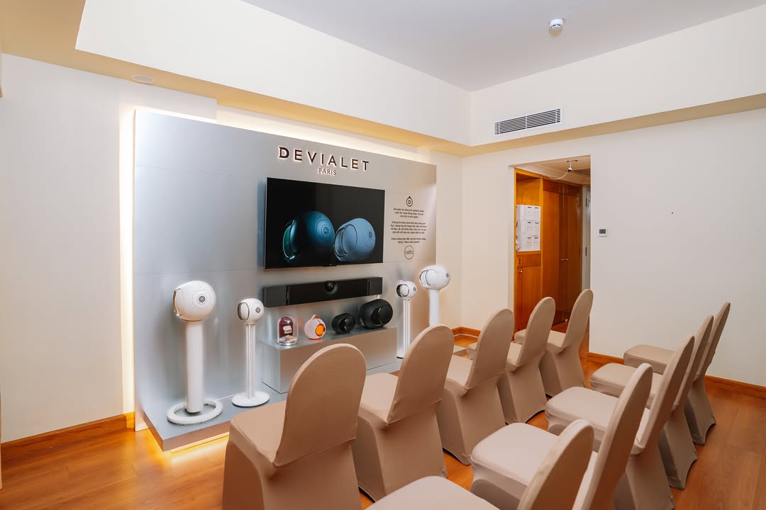 CHÍNH THỨC KHÉP LẠI AVSHOW 2026 – LỜI CẢM ƠN TỪ ĐỘI NGŨ CELLO! ????️✨ Sau 3 ngày diễn ra đầy sôi động và ngập tràn cảm xúc, kỳ triển lãm AVSHOW 2026 đã chính thức hạ màn. Đối với Cello, đây không chỉ là một sự kiện trưng bày thiết bị công nghệ âm thanh, mà là dịp tuyệt vời để kết nối, chia sẻ niềm đam mê với hàng nghìn đôi tai yêu nhạc khắt khe nhất. Nhìn lại hành trình 3 ngày vừa qua, gian hàng Cello luôn rộn ràng tiếng cười, những cuộc trò chuyện say mê về kỹ thuật set-up và những khoảnh khắc thăng hoa khi âm nhạc cất lên. Sự quan tâm và đón nhận nồng nhiệt của quý khách chính là thành công lớn nhất của chúng tôi tại kỳ triển lãm lần này. ???? CÔNG TY CELLO XIN GỬI LỜI CẢM ƠN CHÂN THÀNH NHẤT ĐẾN: Quý khách hàng và cộng đồng audiophile: Cảm ơn từng bước chân ghé thăm, từng phút giây lắng nghe và những lời góp ý, chia sẻ đầy tâm huyết dành cho các trải nghiệm âm thanh tại gian hàng. Đối tác & Nhà phân phối: Cảm ơn sự đồng hành chặt chẽ để mang đến không gian trình diễn đẳng cấp cùng những siêu phẩm âm thanh chuẩn mực nhất. Ban tổ chức AVSHOW 2026: Cảm ơn sự hỗ trợ chu đáo, chuyên nghiệp để tạo nên một sân chơi nghe nhìn tầm cỡ và ấn tượng. Dù triển lãm đã kết thúc, hành trình lan tỏa trải nghiệm âm thanh đỉnh cao của Cello vẫn tiếp tục mỗi ngày. Nếu quý khách vẫn còn vương vấn chất âm ấn tượng hay chưa kịp hoàn thiện set-up cho không gian của mình tại sự kiện, Cello luôn sẵn sàng chào đón tại showroom để tiếp tục phục vụ. Hẹn gặp lại tất cả mọi người ở những sự kiện tiếp theo! ❤️ CELLO - THIẾT BỊ CÔNG NGHỆ & ÂM THANH CHÍNH HÃNG ???? Anh/chị nào ở TP HCM muốn trải nghiệm sản phẩm? ???? Liên hệ ngay Shop Cello để được tư vấn và giao tận nơi! ???? Inbox ngay cho Cello để được tư vấn thêm các sản phẩm nhé! ------------------------------- ©️Cello Technology ???? 13 Nguyễn Văn Tráng, Phường Bến Thành, Quận 1, TP.HCM ???? 0888054168 ???? www.cello.vn ???? support@cello.vn bình luận để Cello tư vấn chi tiết và báo giá ưu đãi nhất cho bạn #Cello #AVSHOW2026 #Devialet #HighEndAudio #CamOn #AudioExperience