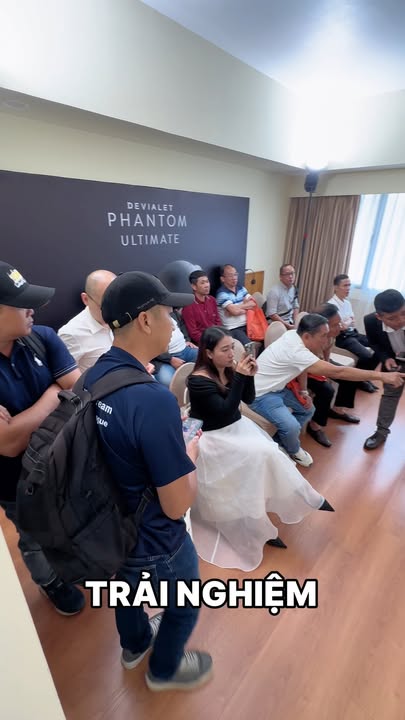 BÙNG NỔ CẢM XÚC CÙNG DEVIALET TẠI AVSHOW 2026 – CHỈ CÒN DUY NHẤT NGÀY MAI! ???????? Hai ngày vừa qua tại gian hàng Cello thực sự là một bữa tiệc âm thanh bùng nổ! Cảm ơn hàng trăm audiophile và khách hàng yêu công nghệ đã ghé thăm, tạo nên một bầu không khí náo nhiệt và tràn đầy năng lượng cùng Devialet. Từng dải bass uy lực, sâu thẳm cùng độ chi tiết đáng kinh ngạc từ những siêu phẩm Phantom đã khiến không ít đôi tai phải “đứng hình” ngay từ những nốt đầu tiên. Nhìn thấy ánh mắt hào hứng và sự gật gù tâm đắc của mọi người khi trực tiếp cảm nhận sức mạnh âm thanh Pháp chính là niềm vui lớn nhất của đội ngũ Cello. ???? Bấm xem ngay clip recap để cảm nhận trọn vẹn sức nóng 2 ngày vừa qua! ⚡ CƠ HỘI CUỐI CÙNG: CHỈ CÒN DUY NHẤT NGÀY MAI (CHỦ NHẬT - 13/9)! Nếu bạn vẫn chưa kịp ghé qua trải nghiệm chất âm đỉnh cao này, đừng bỏ lỡ ngày bế mạc AVSHOW ngày mai: Trực tiếp thẩm âm những tuyệt tác âm thanh đỉnh cao từ Devialet. Nhận tư vấn set-up không gian nghe nhìn chuẩn gu từ chuyên viên Cello. Hàng loạt deal ưu đãi độc quyền dành riêng cho khách tham quan AVSHOW. Hẹn gặp mọi người vào ngày mai tại gian hàng Cello để "cháy" hết mình trong ngày cuối cùng của triển lãm nhé! ???? Sự kiện: Triển lãm AVSHOW 2026 ⏰ Thời gian: 9:00 - 18:00 | Duy nhất ngày mai, Chủ Nhật (13/9) ???? Gian hàng: Cello Audio & Technology #Cello #AVSHOW #Devialet #Phantom #HighEndAudio #AmThanhDinhCao #AudiophileVN