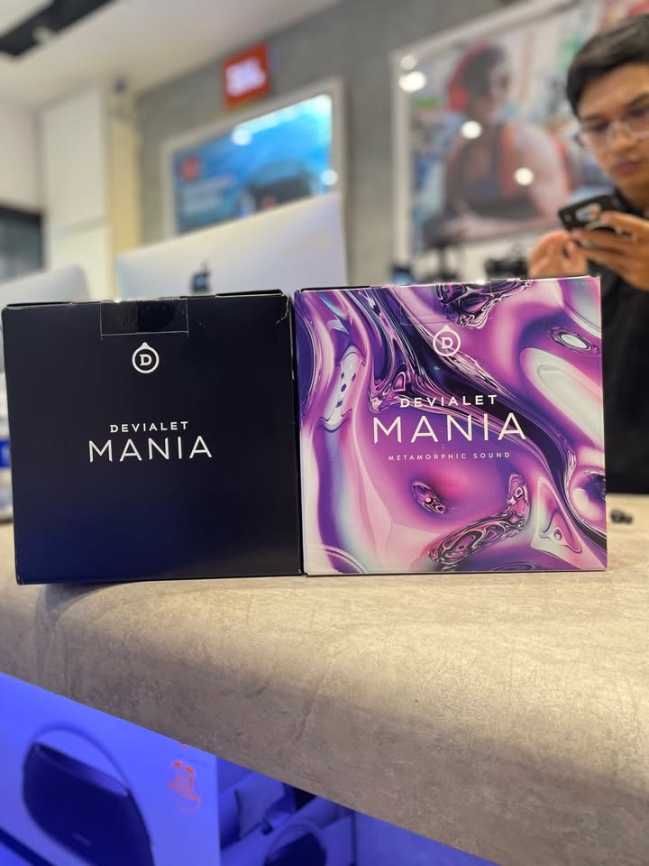 BÀN GIAO TUYỆT TÁC ÂM THANH DEVIALET MANIA VỀ TẬN TAY ANH KHÁCH TẠI THỦ ĐỨC! ???????????????? Thêm một chuyến bàn giao đầy hứng khởi của đội ngũ kỹ thuật Cello! Chiều nay, chiếc loa di động hi-end danh tiếng Devialet Mania đã chính thức được set-up hoàn chỉnh tại tư gia của một anh khách cực kỳ yêu âm nhạc tại TP. Thủ Đức. Yêu thích lối sống hiện đại, đề cao sự tinh gọn nhưng không bao giờ thỏa hiệp về chất lượng âm thanh, anh đã chọn Devialet Mania làm "người bạn đồng hành" cho không gian căn hộ của mình. Chiếc loa vừa vặn đặt trên kệ phòng khách như một tác phẩm điêu khắc nghệ thuật, và ngay khi những giai điệu đầu tiên vang lên, cả căn phòng như được bao phủ trọn vẹn bởi sân khấu âm thanh 360 độ đầy nội lực. ???? ĐIỀU GÌ KHIẾN DEVIALET MANIA CHINH PHỤC ANH KHÁCH NGAY TỪ LẦN ĐẦU THƯỞNG THỨC? Âm thanh Stereo 360° thích ứng (ASC): Tự động đo đạc âm học căn phòng theo thời gian thực để hiệu chỉnh trường âm tối ưu, giúp âm nhạc lan tỏa mượt mà dù ngồi ở sofa, bàn ăn hay góc làm việc. Dải bass sâu thẳm, uy lực: Nhờ 2 củ woofer đối xứng kết hợp công nghệ SAM® độc quyền, âm trầm đánh xuống cực sâu, chắc gọn mà thân loa vẫn đứng yên vững chãi, không hề rung lắc. Tính cơ động đỉnh cao: Quai xách da sang trọng, chuẩn kháng nước IPX4 cùng pin 10 giờ bền bỉ, giúp anh thoải mái xách loa ra ban công ngắm hoàng hôn hay mang theo trong những chuyến nghỉ dưỡng cuối tuần. Kết nối thông minh toàn diện: Phát nhạc trực tiếp chuẩn hi-res qua Wi-Fi, AirPlay 2, Spotify Connect cực kỳ tiện lợi chỉ với một chạm. ???? Sản phẩm nguyên seal chính hãng 100%, được kỹ thuật viên Cello kiểm tra kỹ lưỡng, hỗ trợ kết nối ứng dụng Devialet và tối ưu âm thanh chu đáo tận nhà cho anh. ???? Cello xin gửi lời cảm ơn chân thành đến anh khách Thủ Đức đã tin tưởng dịch vụ tư vấn và giao hàng tận nơi của Cello! Chúc anh có những phút giây thư giãn thật tuyệt vời và thăng hoa cùng âm nhạc mỗi ngày. ???? Quý khách hàng đang tìm kiếm giải pháp âm thanh hi-end tinh gọn cho căn hộ hay biệt thự, inbox ngay cho Cello để được tư vấn phối ghép và nhận chính sách hỗ trợ bàn giao tận nơi chu đáo nhất nhé! CELLO - THIẾT BỊ CÔNG NGHỆ & ÂM THANH CHÍNH HÃNG ???? Liên hệ ngay Shop Cello để được tư vấn và giao tận nơi! ???? Inbox ngay cho Cello để được tư vấn thêm các sản phẩm nhé! ------------------------------- ©️Cello Technology ???? 13 Nguyễn Văn Tráng, Phường Bến Thành, Quận 1, TP.HCM ???? 0888054168 ???? www.cello.vn ???? support@cello.vn bình luận để Cello tư vấn chi tiết và báo giá ưu đãi nhất cho bạn ???? Trải nghiệm trực tiếp tại showroom Cello #Cello #Devialet #DevialetMania #Mania #HiEndAudio #LoaDiDong #BanGiaoTanNoi #ThuDuc #AmThanhDinhCao #LifestyleAudio