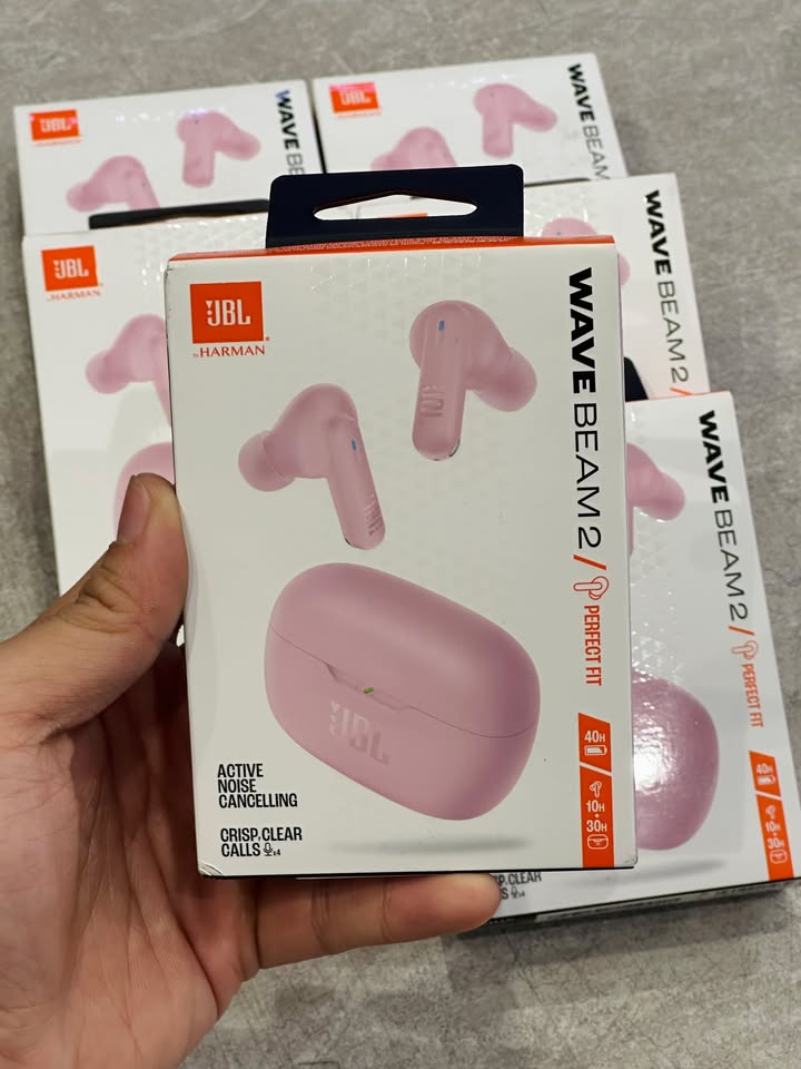 CHỐT ĐƠN SIÊU TỐC NGÀY MƯA BÃO: BÀN GIAO LIỀN TAY COMBO 6 TAI NGHE JBL WAVE BEAM 2 CHO CHỊ KHÁCH! ????????????✨ Một buổi bàn giao đơn hàng số lượng cực kỳ ấn tượng tại Cello! Chiều nay, đội ngũ Cello vừa hoàn tất đóng gói và bàn giao tận tay combo 6 chiếc tai nghe True Wireless JBL Wave Beam 2 cho một chị khách siêu dễ thương. Chị chia sẻ đang tìm kiếm một mẫu tai nghe không dây chính hãng, chất âm chuẩn chỉnh, đàm thoại rõ ràng và pin trâu để trang bị cho đội ngũ nhân viên văn phòng và làm quà tặng người thân. Sau khi được Cello tư vấn về độ bền bỉ, tính tiện dụng cùng mức giá cực kỳ tối ưu trong phân khúc, chị đã quyết định "chốt hạ" liền tay một lượt 6 em Wave Beam 2 mà không cần đắn đo! ???? NHỮNG LÝ DO JBL WAVE BEAM 2 LUÔN LÀ "LỰA CHỌN QUỐC DÂN": Chất âm JBL Deep Bass Sound: Dải trầm sâu, uy lực và sống động, nghe nhạc pop, acoustic hay xem video giải trí đều cực kỳ cuốn hút. Thời lượng pin bền bỉ: Nghe nhạc thoải mái suốt ngày dài làm việc, đi kèm tính năng sạc nhanh tiện lợi giúp mọi công việc không bị gián đoạn. Đàm thoại trong trẻo với công nghệ VoiceAware: Hỗ trợ lọc tạp âm hiệu quả, nhận cuộc gọi hay họp trực tuyến rõ ràng từng câu chữ. Thiết kế gọn nhẹ, bám tai: Đeo êm ái hàng giờ liền không gây cấn đau, kết hợp chuẩn kháng nước/bụi IP54 bền bỉ cho cả ngày dài vận động. Tùy biến dễ dàng qua app JBL Headphones: Tùy chỉnh EQ theo gu nhạc cá nhân chỉ với vài thao tác vuốt chạm trên điện thoại. ???? Trọn bộ 6 máy đều là hàng nguyên seal chính hãng 100%, được đội ngũ Cello dán tem bảo hành, kiểm tra kỹ lưỡng và xuất hóa đơn đầy đủ trước khi trao tận tay chị. ???? Cello xin gửi lời cảm ơn chân thành sâu sắc đến chị đã luôn tin tưởng chất lượng sản phẩm và dịch vụ của Cello! Chúc chị cùng tập thể có những giờ phút làm việc hiệu quả và thư giãn tuyệt vời cùng JBL Wave Beam 2. ???? Các công ty, doanh nghiệp hay quý khách hàng đang cần tìm mua tai nghe, thiết bị âm thanh làm quà tặng hoặc trang bị số lượng lớn với mức chiết khấu và dịch vụ hỗ trợ chu đáo nhất, inbox ngay cho Cello hôm nay nhé! CELLO - THIẾT BỊ CÔNG NGHỆ & ÂM THANH CHÍNH HÃNG ???? Liên hệ ngay Shop Cello để được tư vấn và giao tận nơi! ???? Inbox ngay cho Cello để được tư vấn thêm các sản phẩm nhé! ------------------------------- ©️Cello Technology ???? 13 Nguyễn Văn Tráng, Phường Bến Thành, Quận 1, TP.HCM ???? 0888054168 ???? www.cello.vn ???? support@cello.vn bình luận để Cello tư vấn chi tiết và báo giá ưu đãi nhất cho bạn ???? Trải nghiệm trực tiếp tại showroom Cello #Cello #JBL #JBLWaveBeam2 #WaveBeam2 #TrueWireless #TaiNgheJBL #BanGiaoTanNoi #DonHangDoanhNghiep #TaiNgheChinhHang